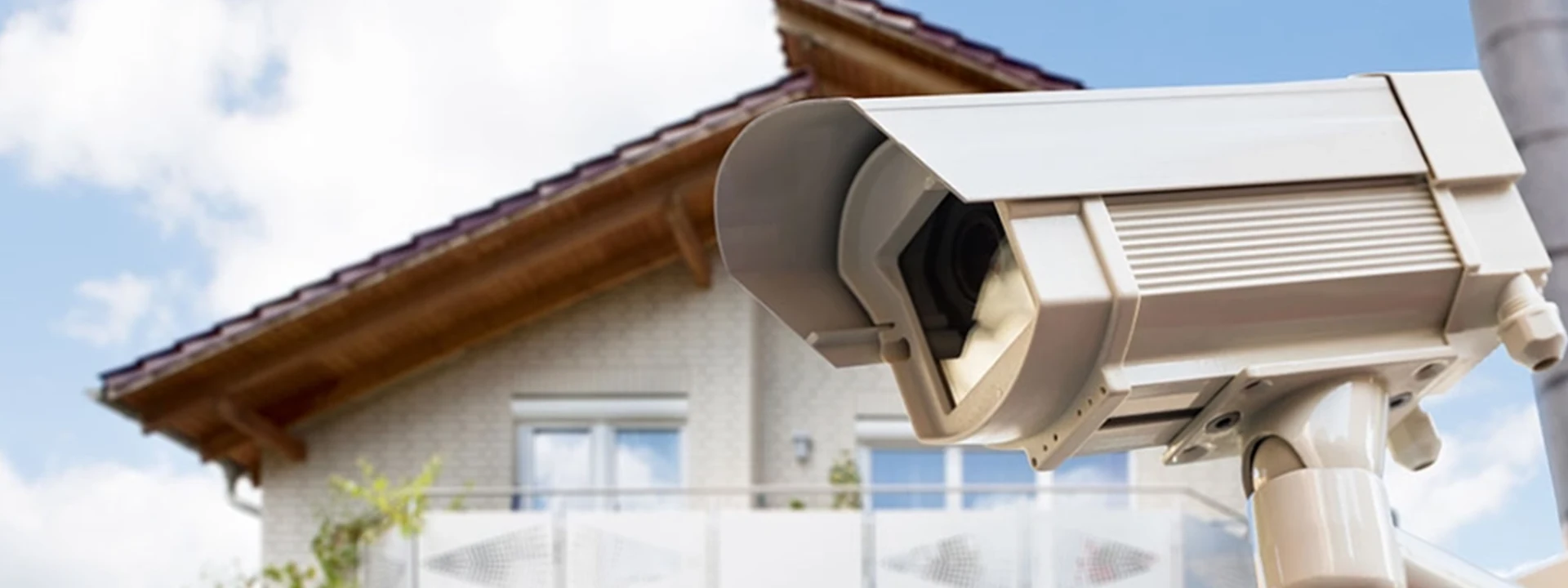 تأثیر نورپردازی هوشمند بر زیبایی و امنیت محوطه ویلا