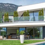 اجرای محوطه‌ سازی با عناصر طبیعی برای افزایش ارزش ملک